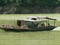 030706FleuveYangzi 3petitesgorges10.jpg (156901 octets)