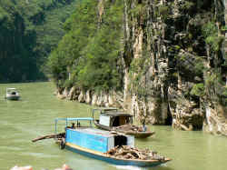 030706FleuveYangzi 3petitesgorges11.jpg (214319 octets)
