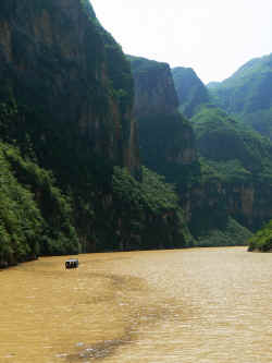 030706FleuveYangzi 3petitesgorges12.jpg (217484 octets)