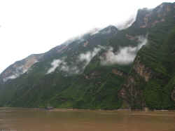 030706FleuveYangzi 3petitesgorges14.jpg (93740 octets)