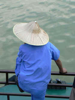 030706FleuveYangzi 3petitesgorges16.jpg (142594 octets)