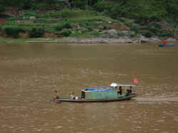 030706FleuveYangzi 3petitesgorges17.jpg (125868 octets)