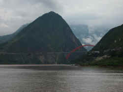 030706FleuveYangzi 3petitesgorges18.jpg (86491 octets)