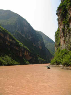 030706FleuveYangzi 3petitesgorges3.jpg (208235 octets)
