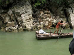 030706FleuveYangzi 3petitesgorges4.jpg (157234 octets)