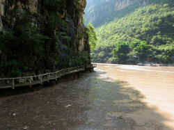 030706FleuveYangzi 3petitesgorges6.jpg (160047 octets)