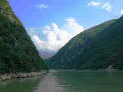 030706FleuveYangzi 3petitesgorges8.jpg (107919 octets)