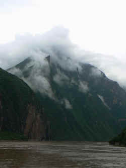 030706FleuveYangzi 3petitesgorges9.jpg (126046 octets)