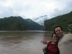 030706FleuveYangzi GorgesNabilFarida2.jpg (90490 octets)