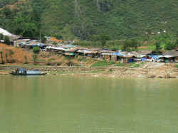 030706FleuveYangzi gorges13.jpg (179286 octets)