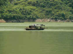 030706FleuveYangzi gorges15.jpg (144357 octets)