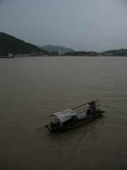 030706FleuveYangzi gorges16.jpg (85103 octets)