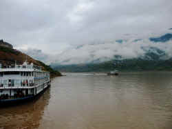 030706FleuveYangzi gorges18.jpg (89260 octets)