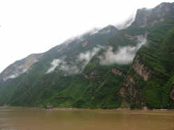 030706FleuveYangzi gorges19.jpg (102746 octets)