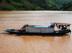 030706FleuveYangzi gorges1.jpg (161620 octets)