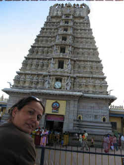 050506MysoreChamundiHill1.jpg (208256 octets)