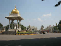 050506Mysore.jpg (90175 octets)