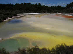 071206WaiOTapu2.jpg (94982 octets)