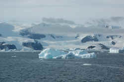 080107AntartiqueIceberg4.jpg (95162 octets)