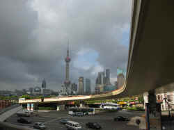 080706ShanghaiBaieBund1.jpg (88656 octets)