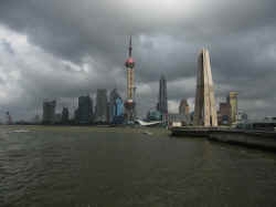 080706ShanghaiBaieBund2.jpg (80541 octets)