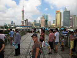 080706ShanghaiBaieBundFarida1.jpg (144572 octets)