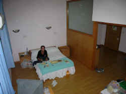 080706ShanghaiHotel.jpg (84555 octets)