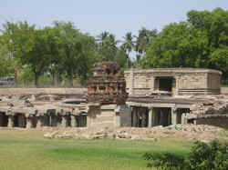 090506HampiCiteRoyale4.jpg (167512 octets)