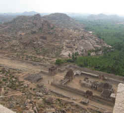 090506HampiMathangaHill1.jpg (1085408 octets)