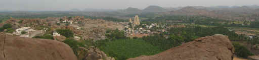 090506HampiMathangaHillPanoramiq1.jpg (114336 octets)