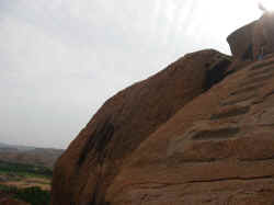 090506HampiMathangahiill2.jpg (93070 octets)