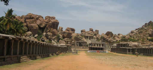 090506HampiNandiPanoramiq1.jpg (185921 octets)