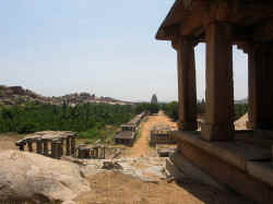 090506HampiNandi.jpg (115173 octets)