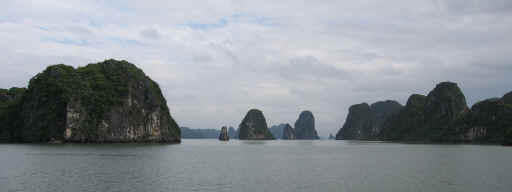 120806BaieHalongPano1.jpg (106577 octets)