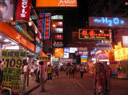 130606HongKongRueMagasin1.jpg (183310 octets)