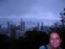 130606HongKongVictoriaPeakFarida1.jpg (80661 octets)