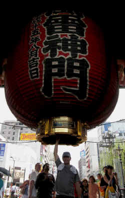 140706TokyoNakamiseDoriNabil2.jpg (238632 octets)
