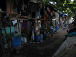150506MumbaiBidonVille.jpg (124933 octets)