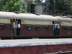 150506MumbaiMetro2.jpg (132385 octets)