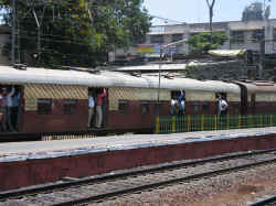 150506MumbaiMetro3.jpg (175747 octets)