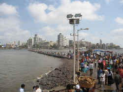 150506MumbaiMosqueeHajAli6.jpg (130856 octets)