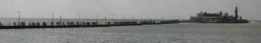 150506MumbaiMosqueeHajAliPano2.jpg (24880 octets)