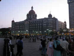 150506MumbaiTajMahalPalace1.jpg (107993 octets)