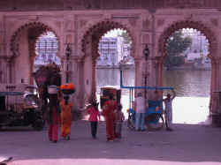 170506UdaipurGhat1.jpg (133144 octets)