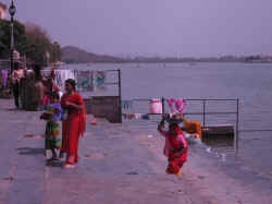 170506UdaipurGhat3.jpg (100697 octets)
