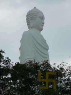 190806NhaTrangTemple1.jpg (170140 octets)