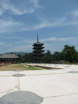 220706NaraKofukuJiHoKuenDo2.jpg (134052 octets)