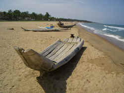 230406MamallapuramPlageBateau.jpg (122395 octets)