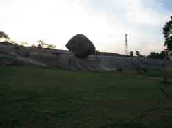 230406MamallapuramTroneKrishna2.jpg (82869 octets)