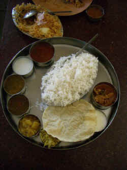 230406MamallapuramVeerasRestaurant.jpg (118298 octets)
